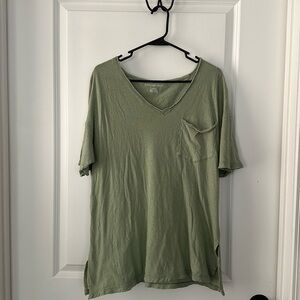 Oversized AE distressed v neck tshirt